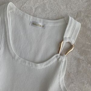 Metal Hardware Detail Top